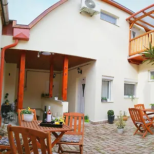 Várfal Apartman